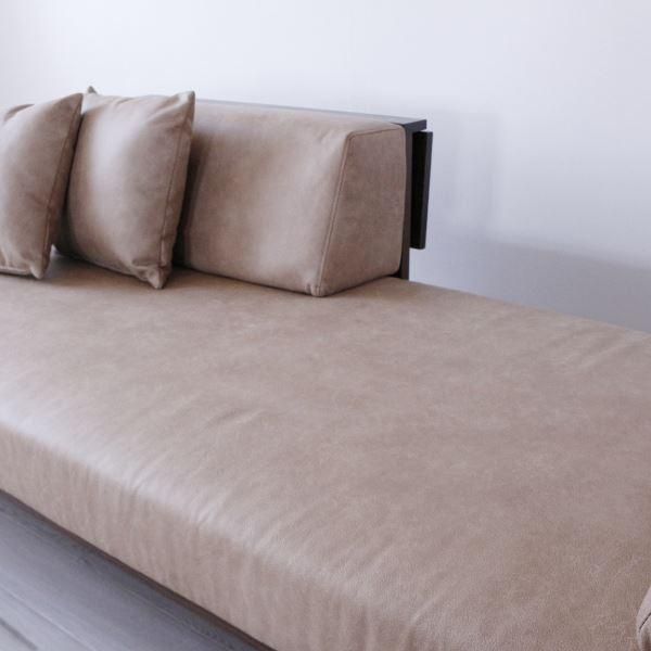 ウォールナット×ベージュ 木製脚付き