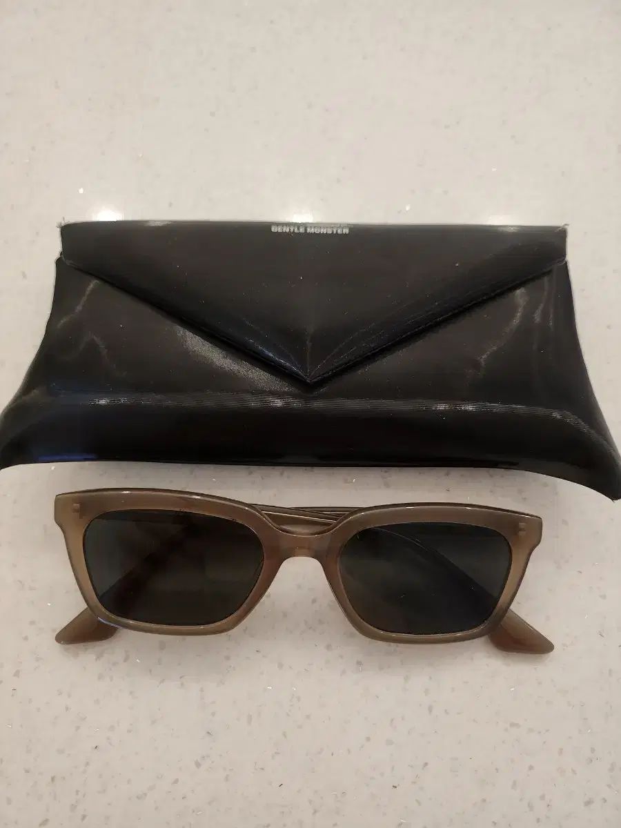 GENTLE MONSTER(ジェントルモンスター) サングラス ブラウン ケース