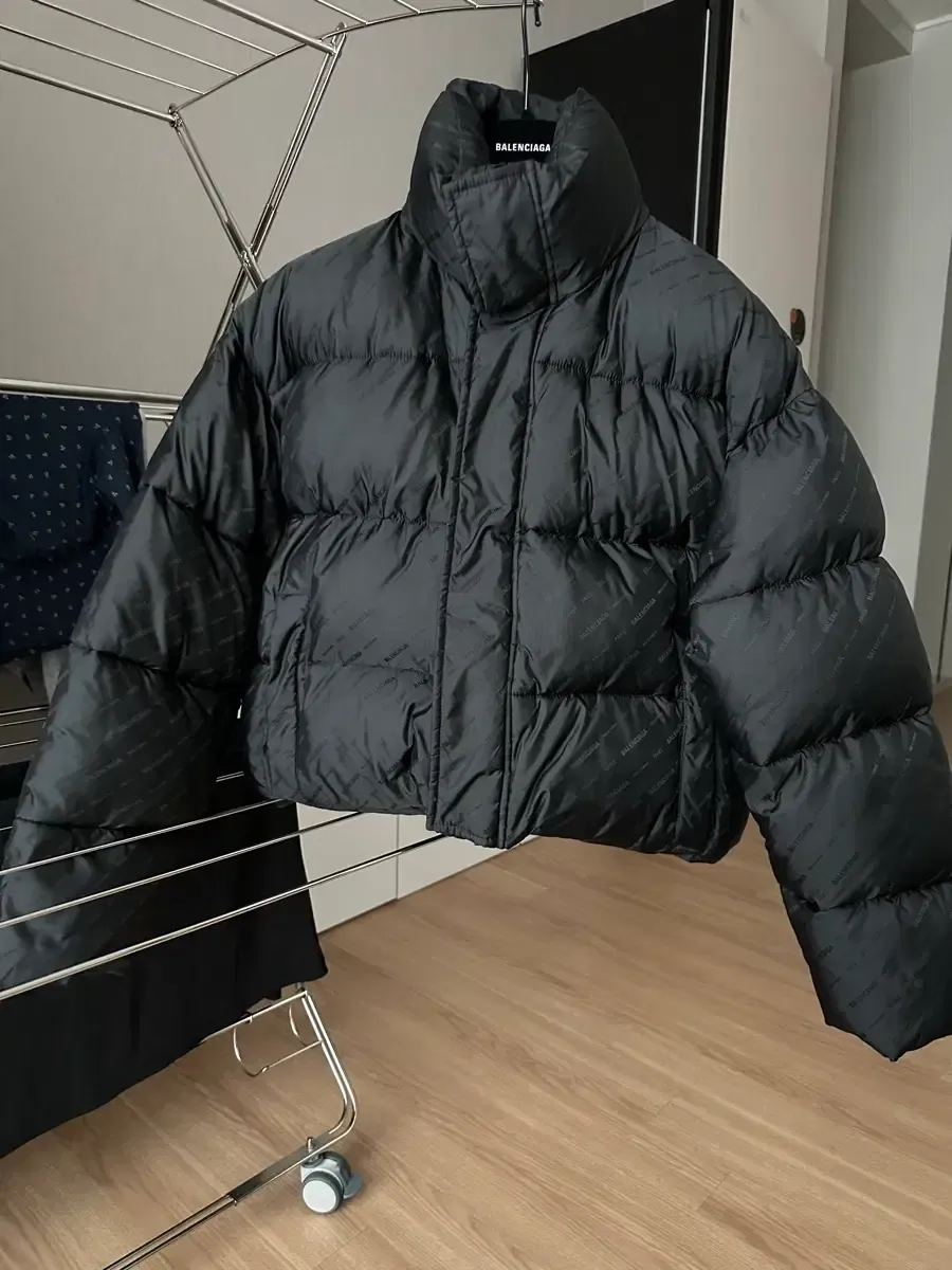 2026年最新】バレンシアガ Cシェイプの人気アイテム - メルカリ