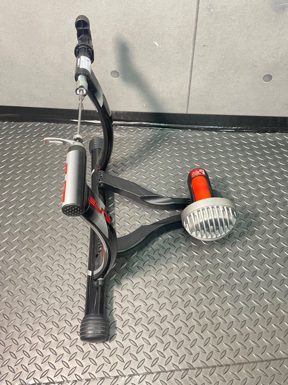 □USED□ELITE エリート CRONO クロノ サイクルトレーナー 固定