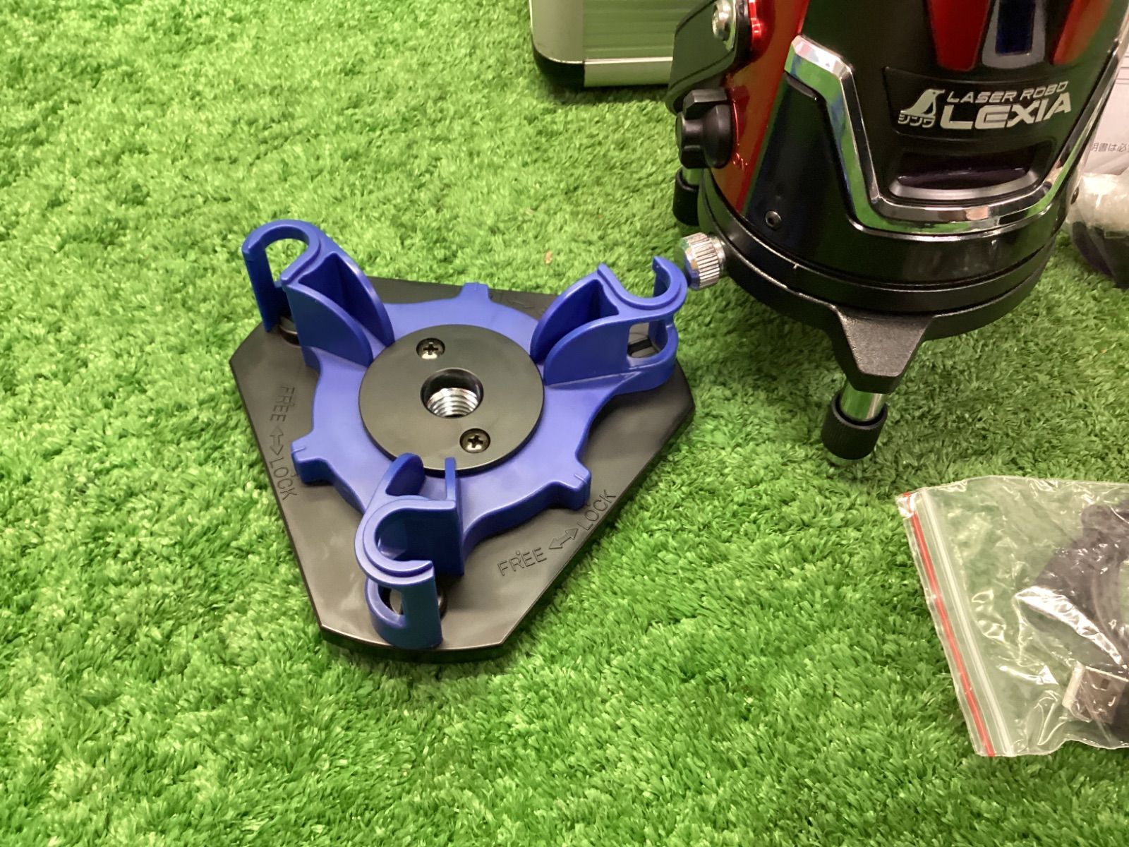 美品】シンワ測定 赤レーザー墨出し器 レーザーロボ LEXIA レッド