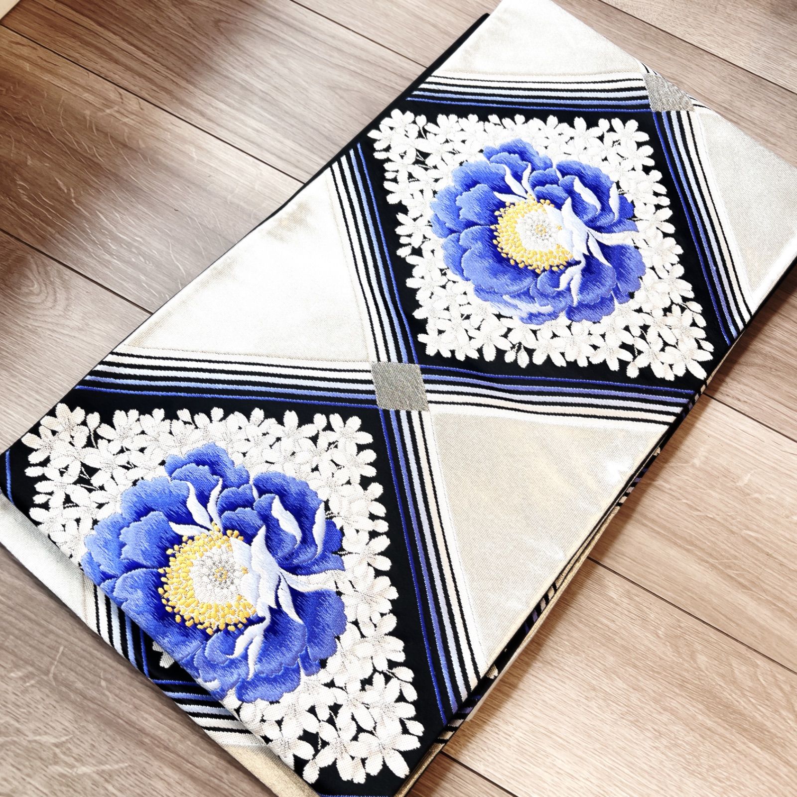 美品 西陣織 袋帯 牡丹文様 黒地 ブルー花柄 証紙付き フォーマル 青