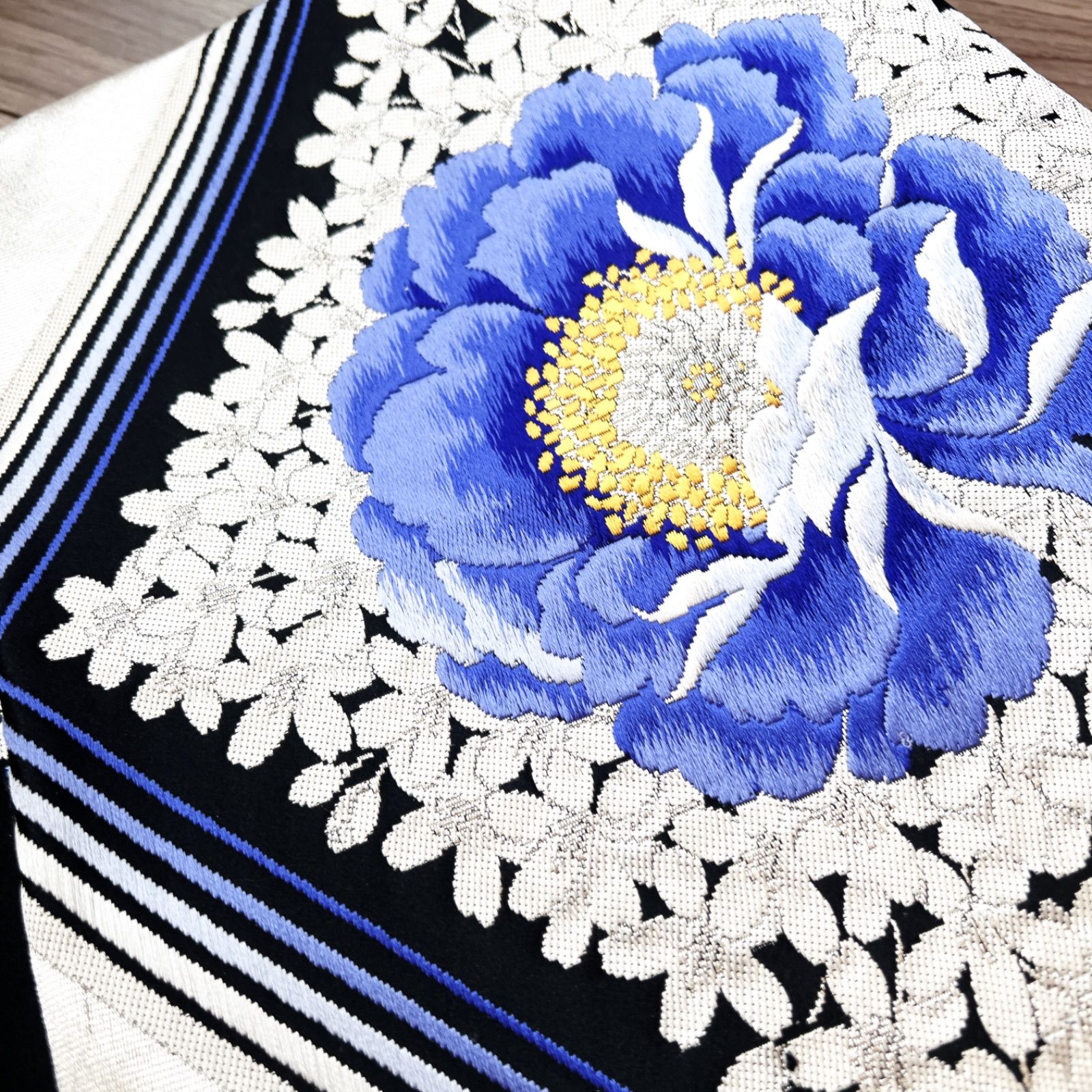 美品 西陣織 袋帯 牡丹文様 黒地 ブルー花柄 証紙付き フォーマル 青