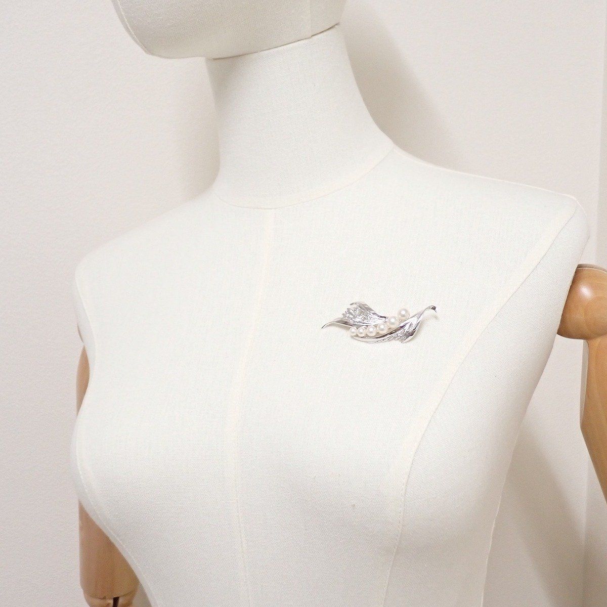 美品】MIKIMOTO ミキモト リーフモチーフ ブローチ シルバー/パール6粒