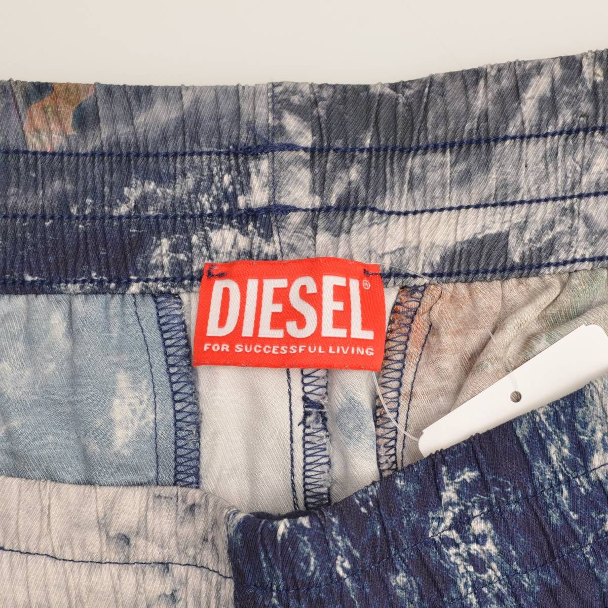 【DIESEL】A11516 P-FERG-CMF 総柄ハーフパンツ DIESEL】A11516 P-FERG-CMF 総柄ハーフパンツ - メルカリ