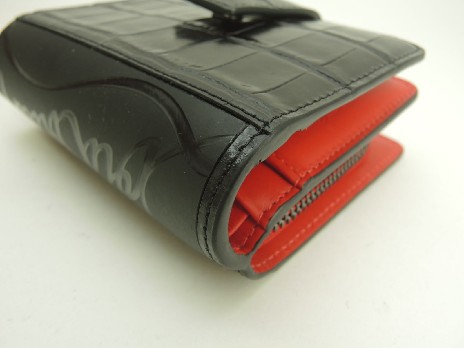 クリスチャンルブタン 2折財布 パロマ クロコ型押レザー黒赤