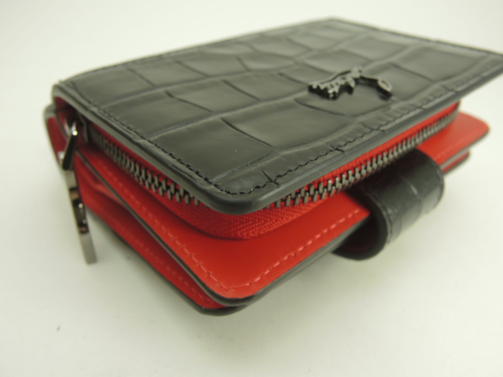 クリスチャンルブタン 2折財布 パロマ クロコ型押レザー黒赤