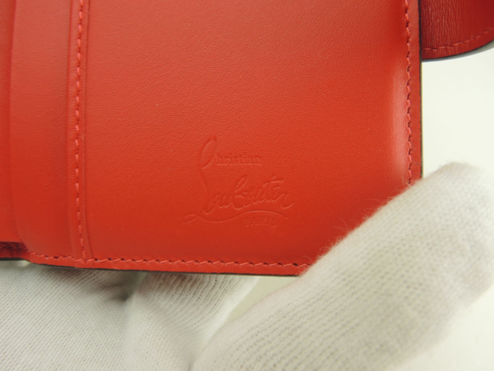 クリスチャンルブタン 2折財布 パロマ クロコ型押レザー黒赤