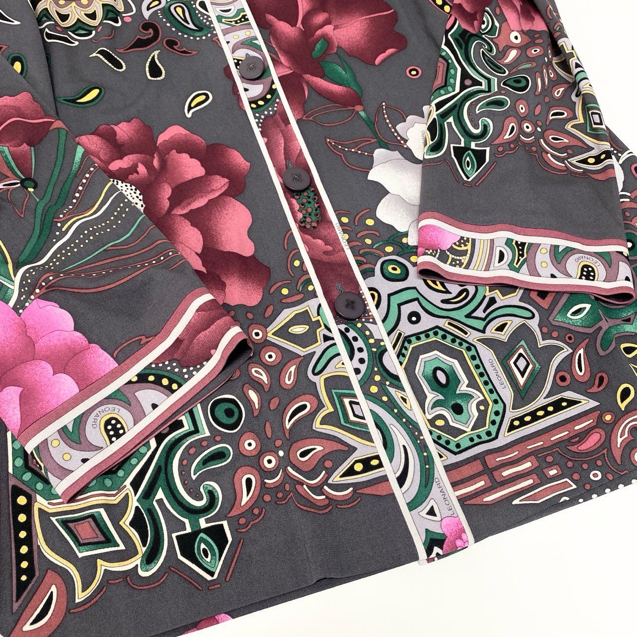 83b23 LEONARD レオナール Vネックカーディガン カンカン素材 美しい