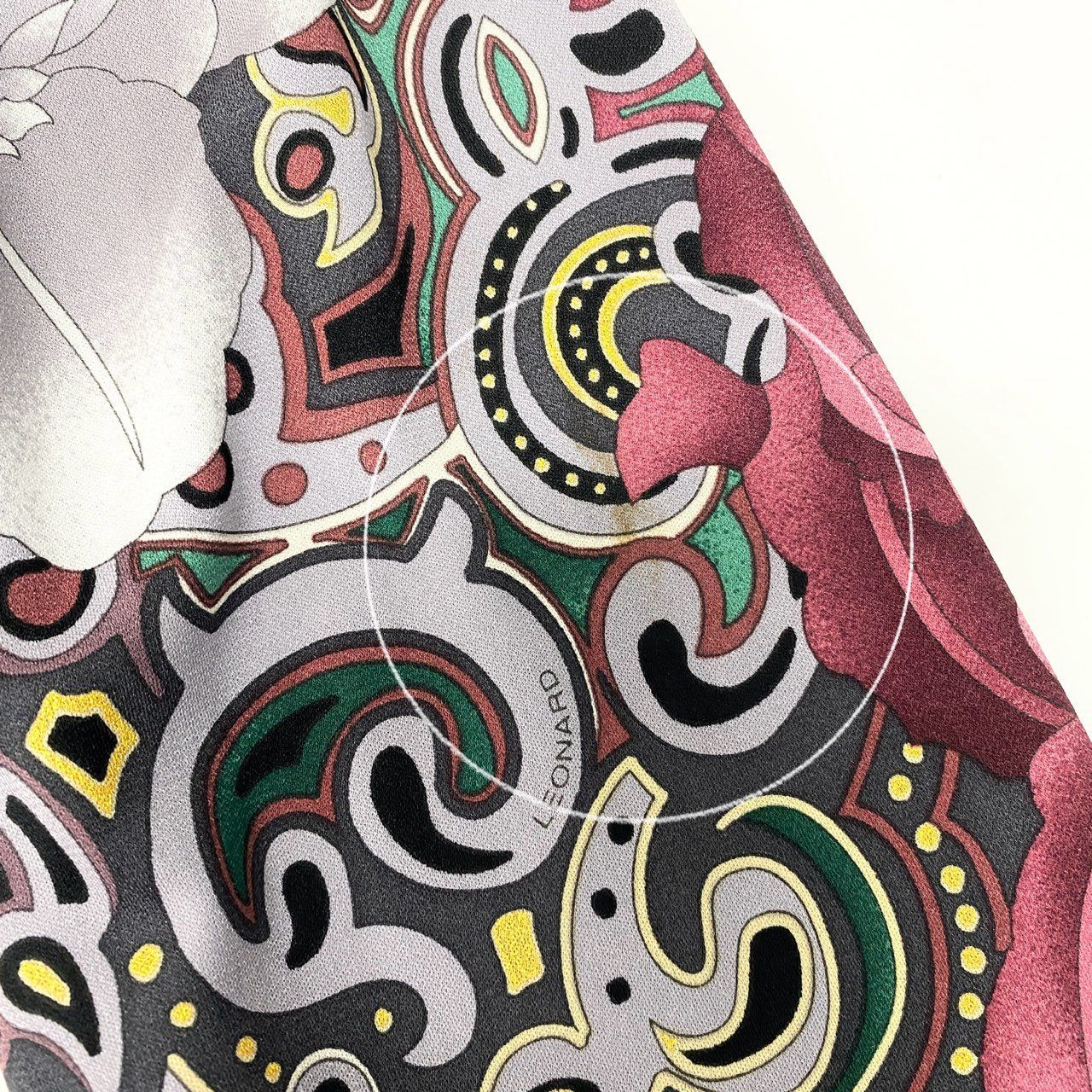 83b23 LEONARD レオナール Vネックカーディガン カンカン素材 美しい