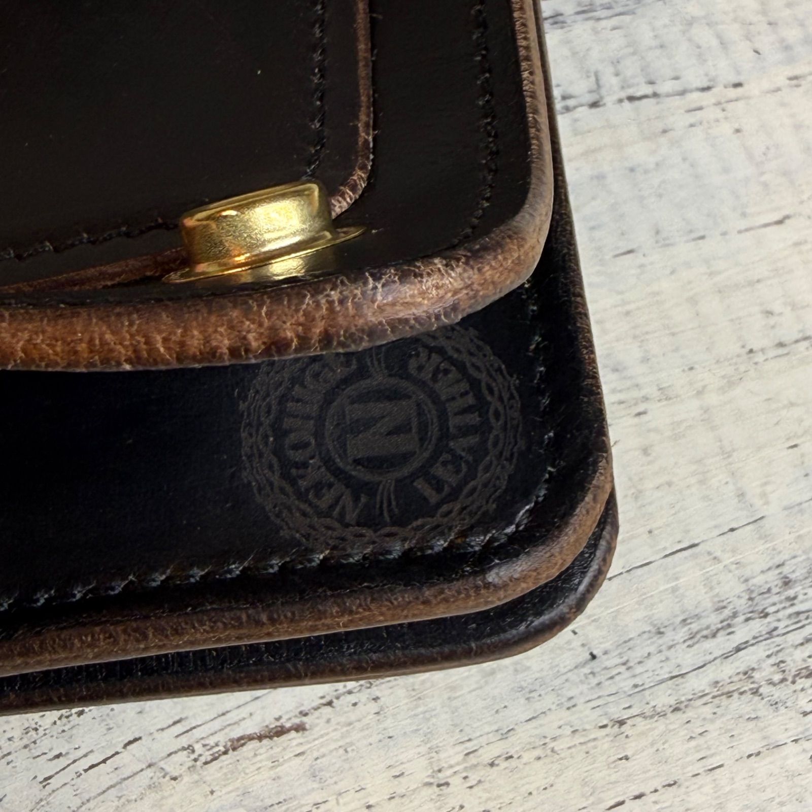 トラッカーウォレットミドル 3層】クロムエクセル ゴールド universal