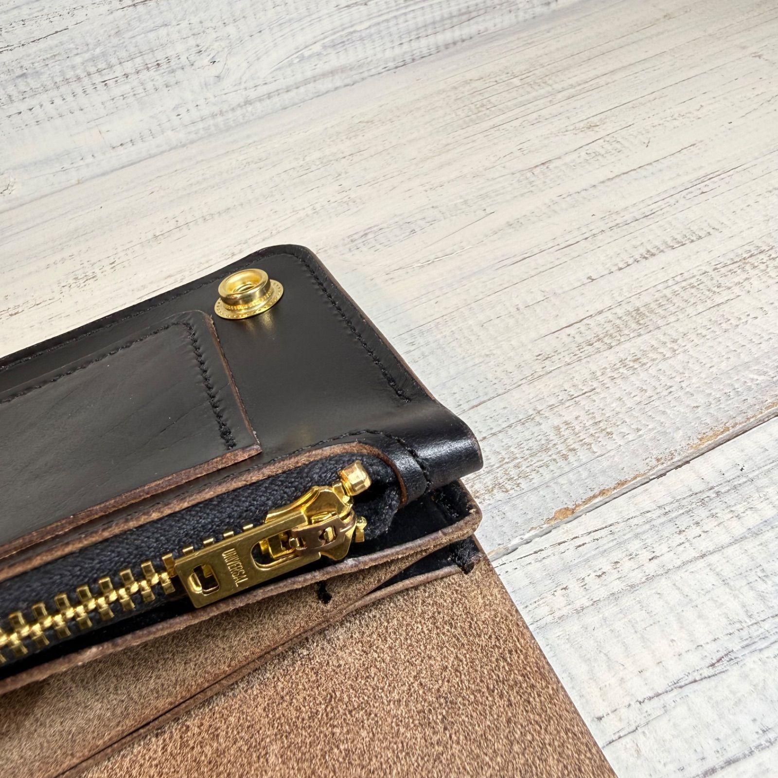 トラッカーウォレットミドル 3層】クロムエクセル ゴールド universal