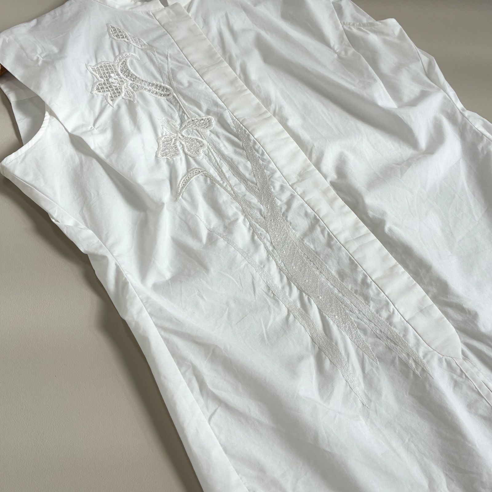 Mame Kurogouchi マメクロゴウチ☆Botanical Embroidery Sleeveless 