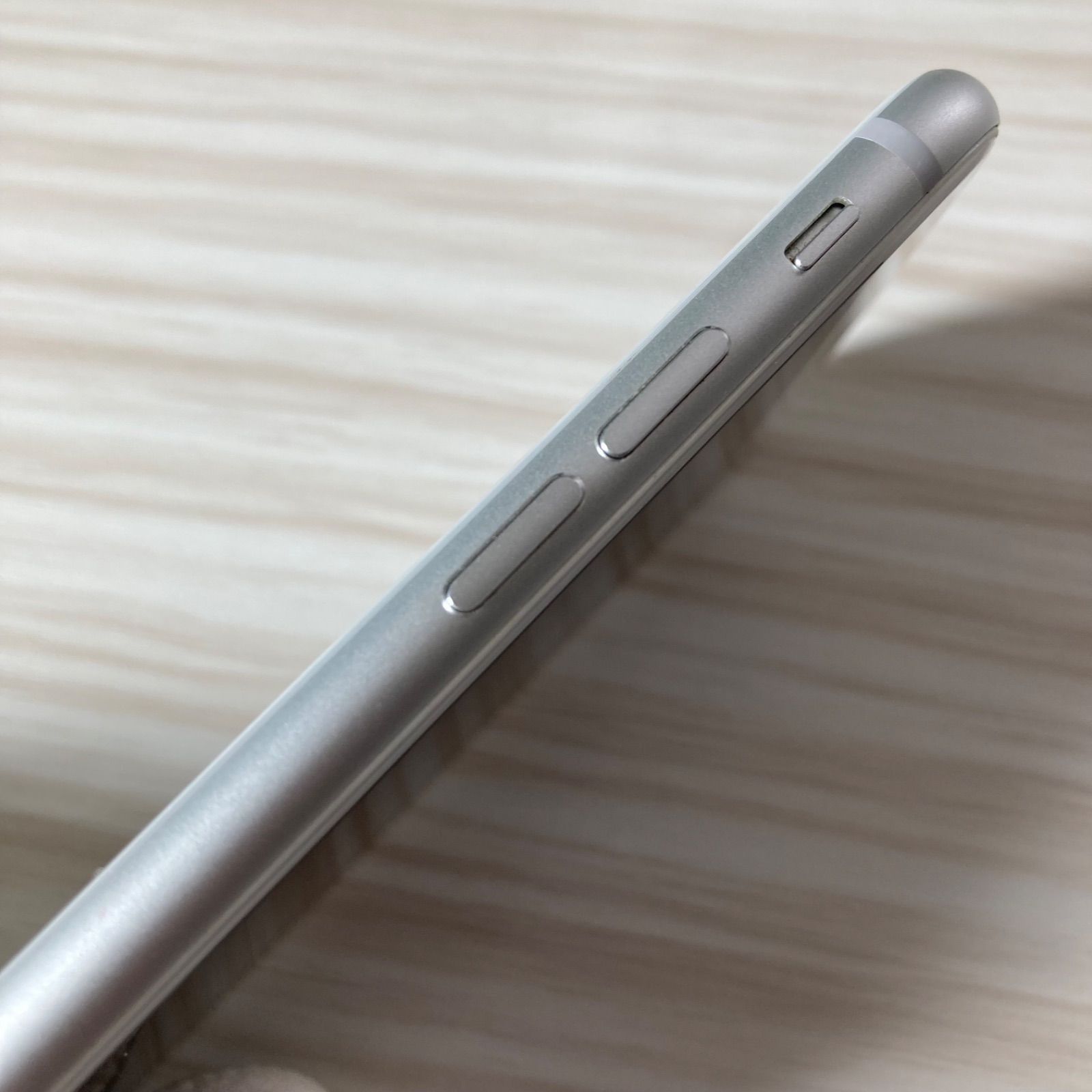 美品】iPhone8 64GB Silver バッテリー78% SIMフリー - メルカリ