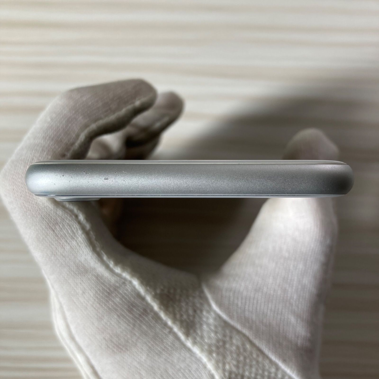 美品】iPhone8 64GB Silver バッテリー78% SIMフリー - メルカリ