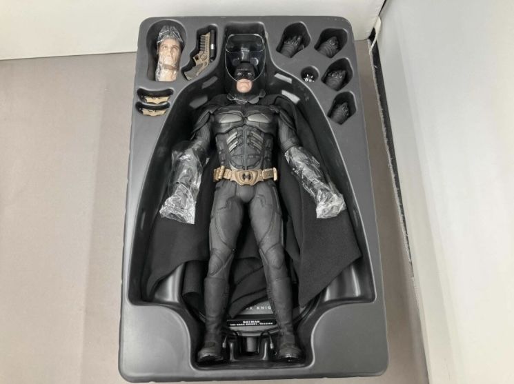 ホットトイズ バットマン(新コスチュｰム版) 1/6 ムｰビｰ・マスタｰピｰス
