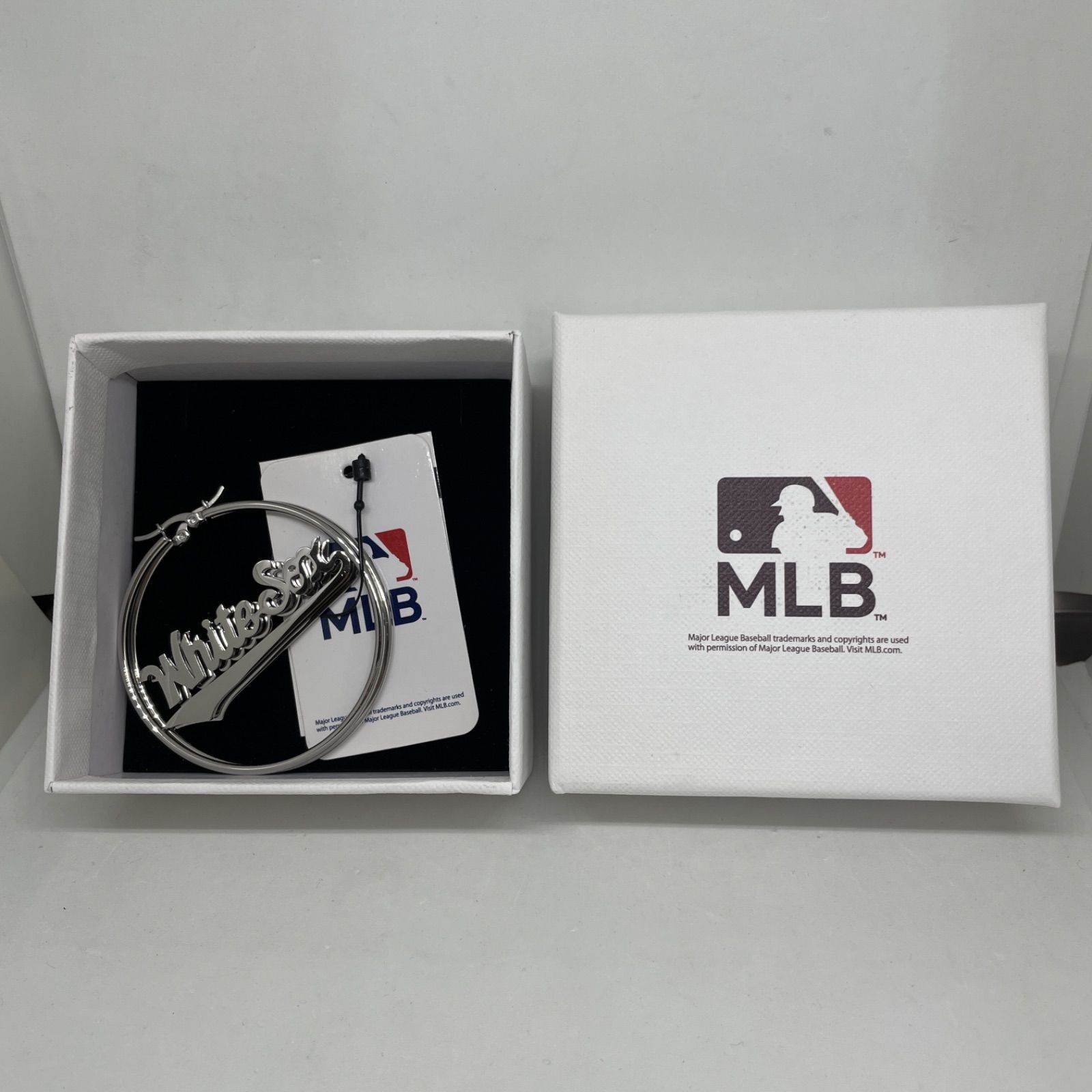 新品】MLB公式 ホワイトソックス フープピアス シルバー 両耳用 完売品