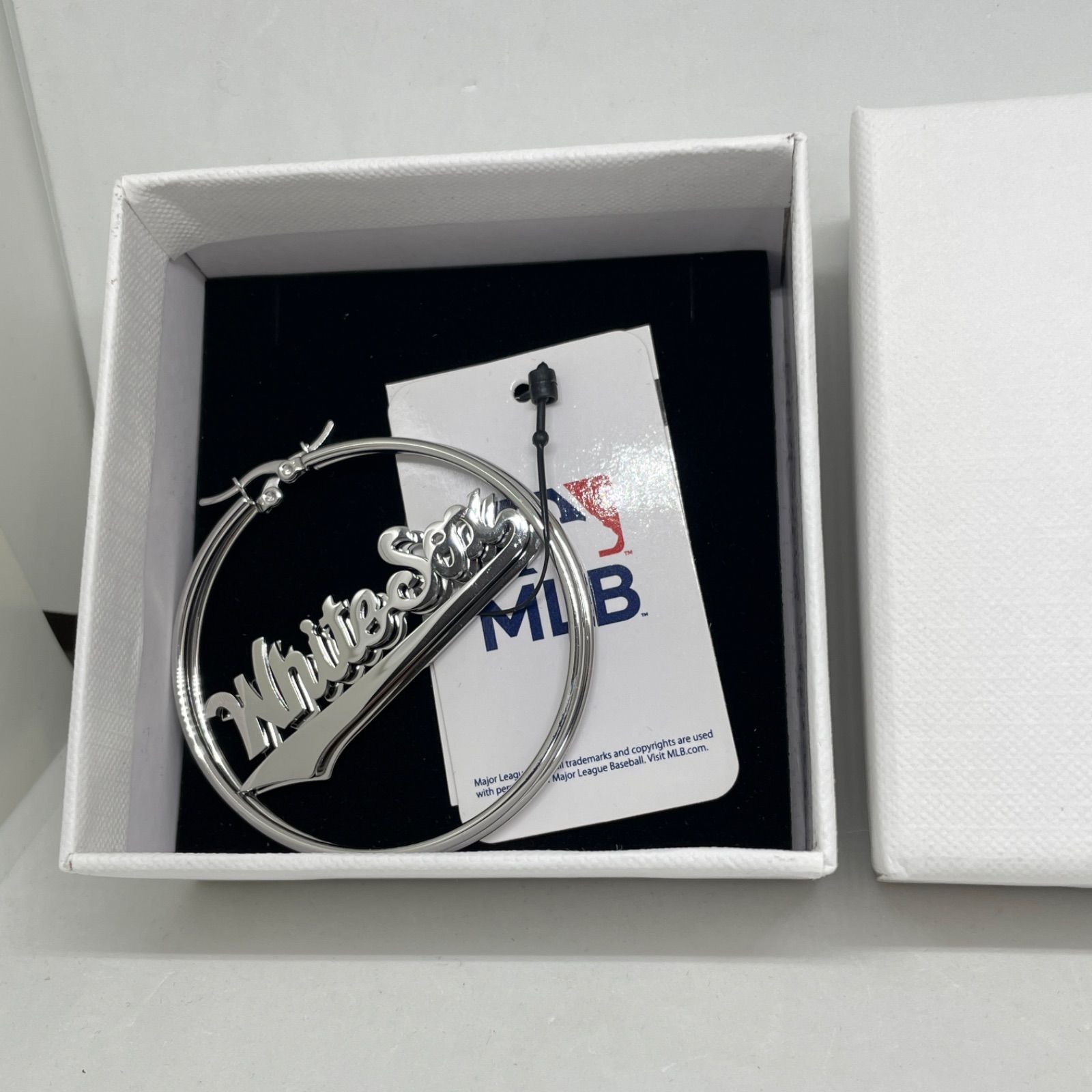 新品】MLB公式 ホワイトソックス フープピアス シルバー 両耳用 完売品 