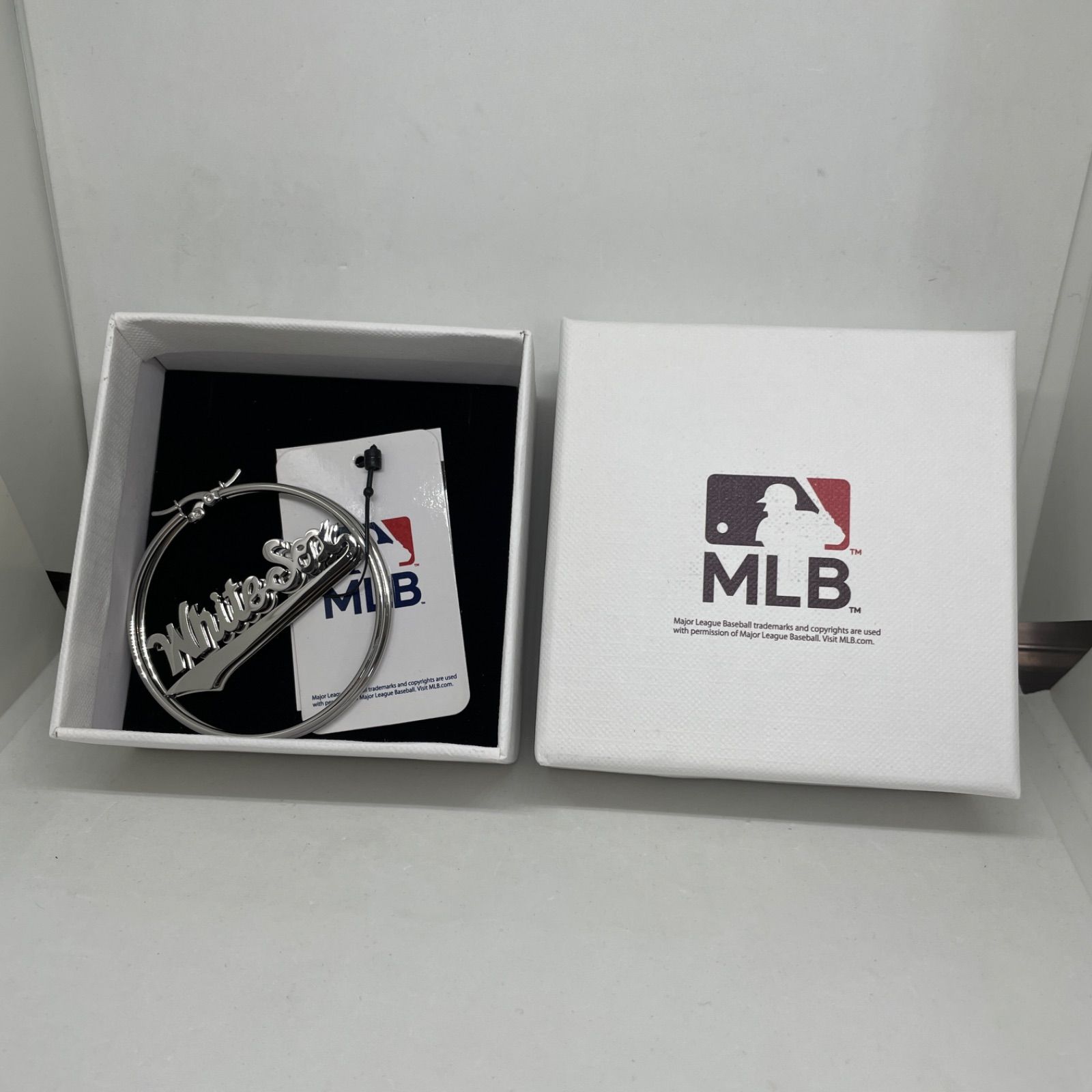 新品】MLB公式 ホワイトソックス フープピアス シルバー 両耳用 完売品