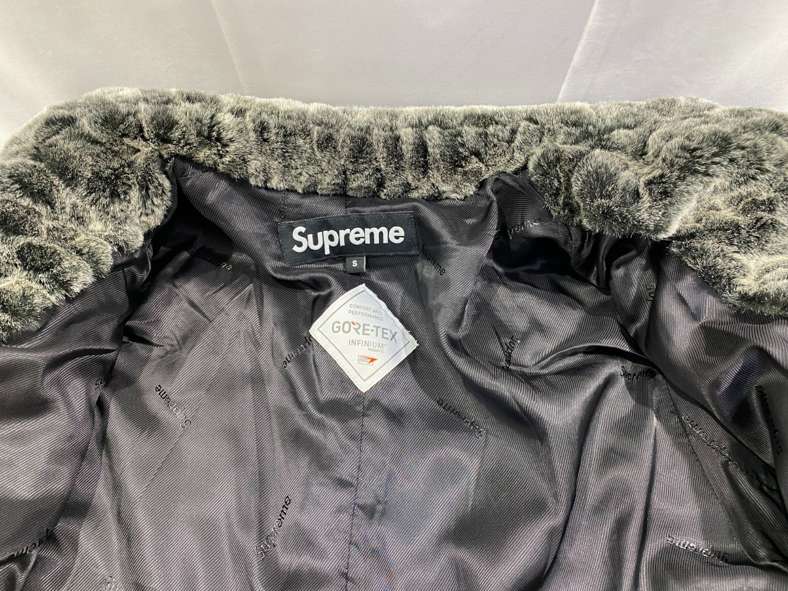 七重浜75-3-080220nh] Supreme Croc Faux Fur Overcoat シュプリーム