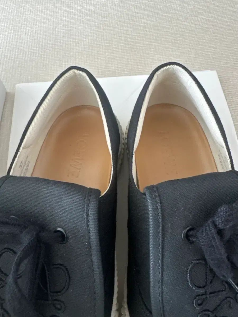 LOEWE アナグラム フラップ スニーカー - メルカリ