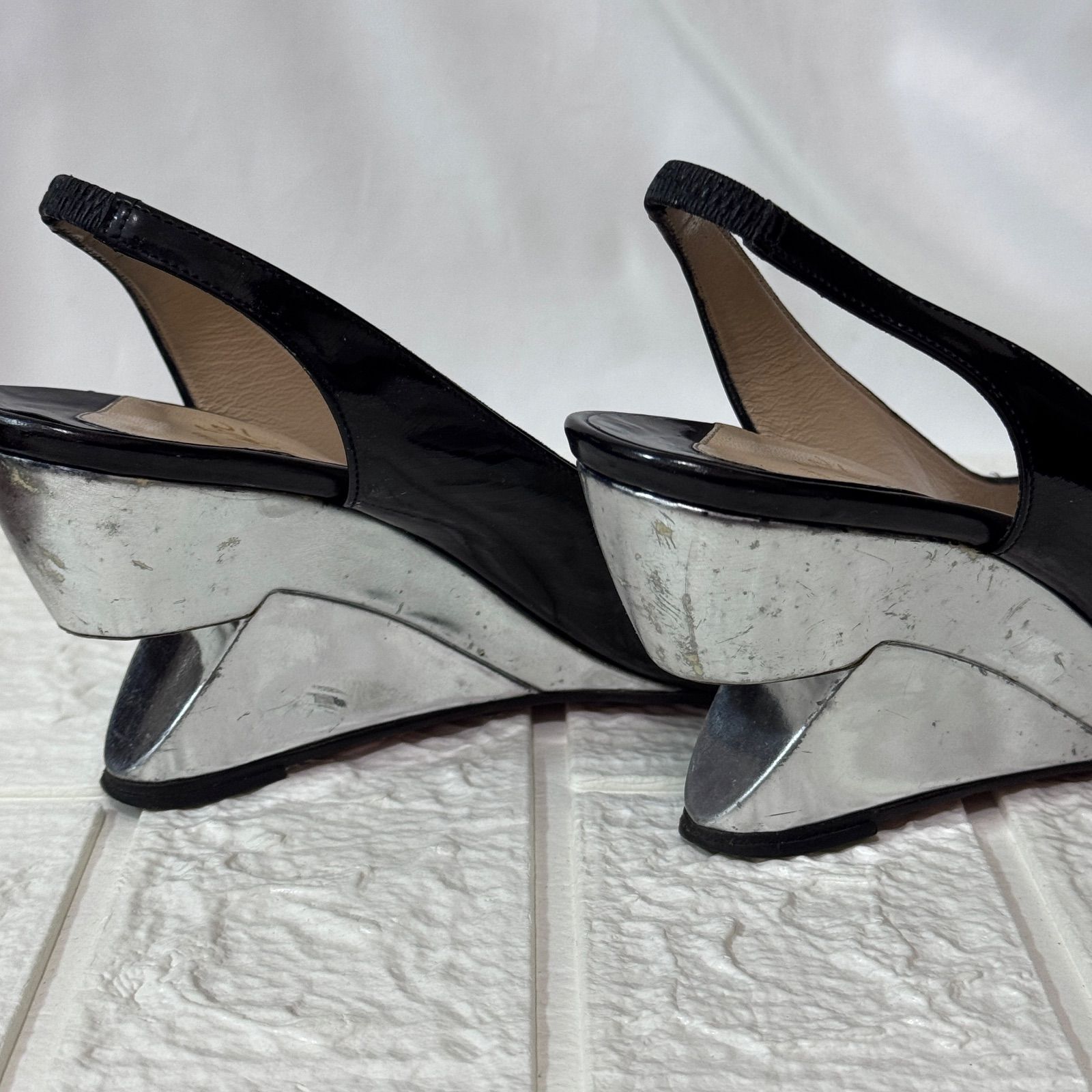 Christian Louboutin クリスチャンルブタン パテントレザー パンプス