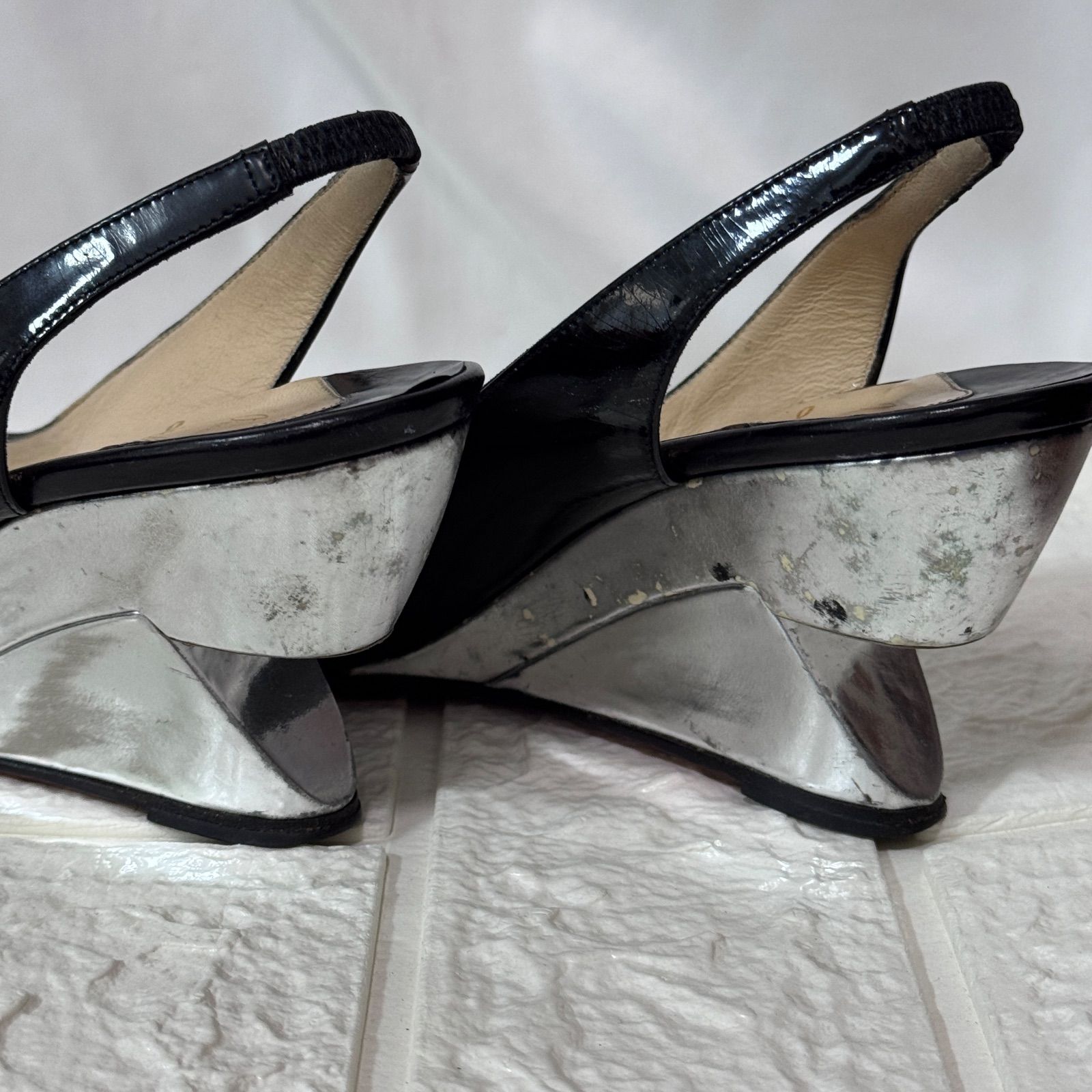 Christian Louboutin クリスチャンルブタン パテントレザー パンプス