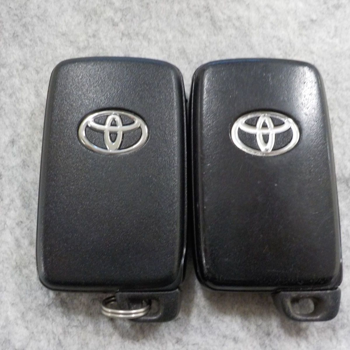 トヨタ プリウス ZVW30 純正スマートキー2ボタン2個セット - メルカリ