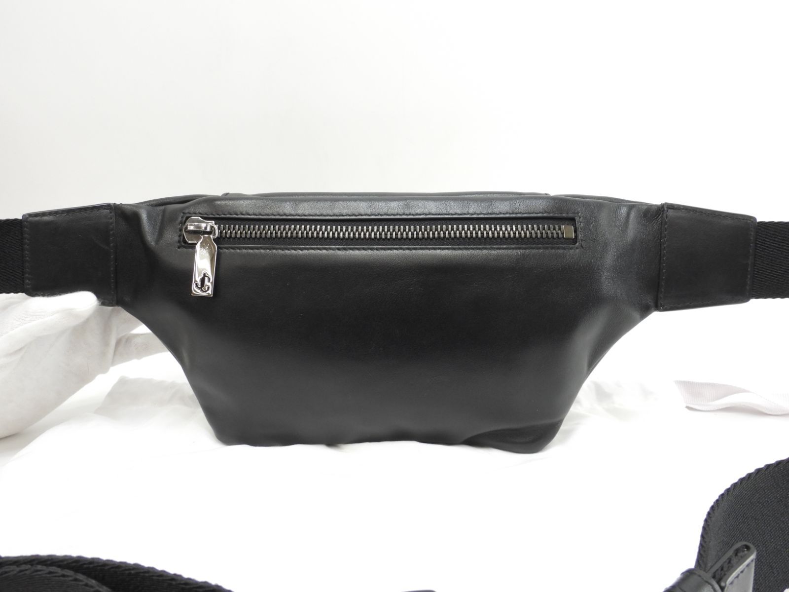 ジミーチュウ フィンズリー 黒星スタッズ レザー黒 ボディバッグ