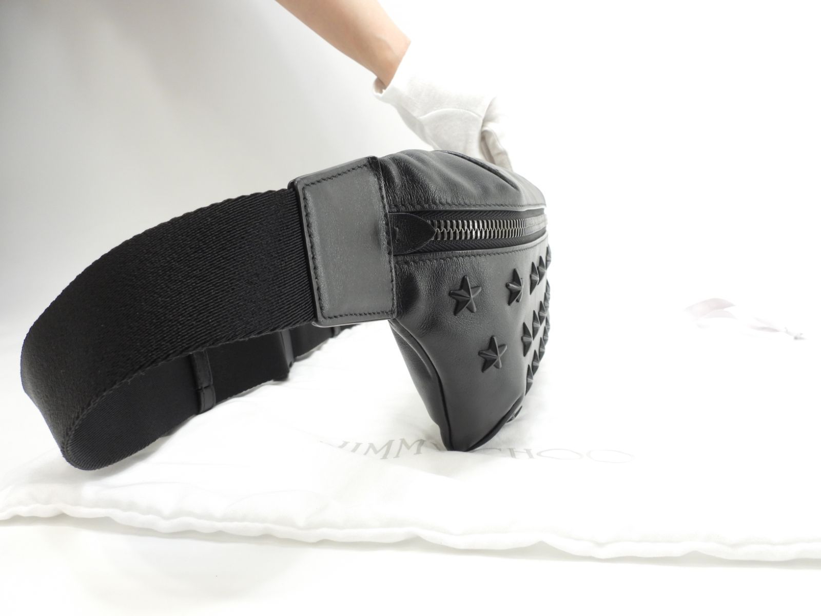 ジミーチュウ フィンズリー 黒星スタッズ レザー黒 ボディバッグ