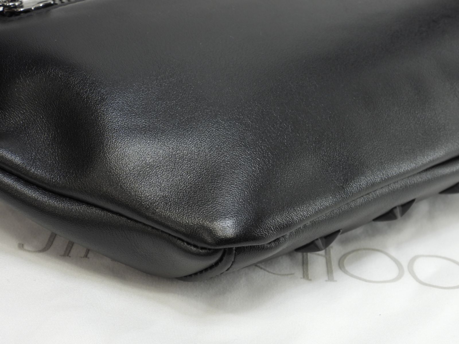 ジミーチュウ フィンズリー 黒星スタッズ レザー黒 ボディバッグ