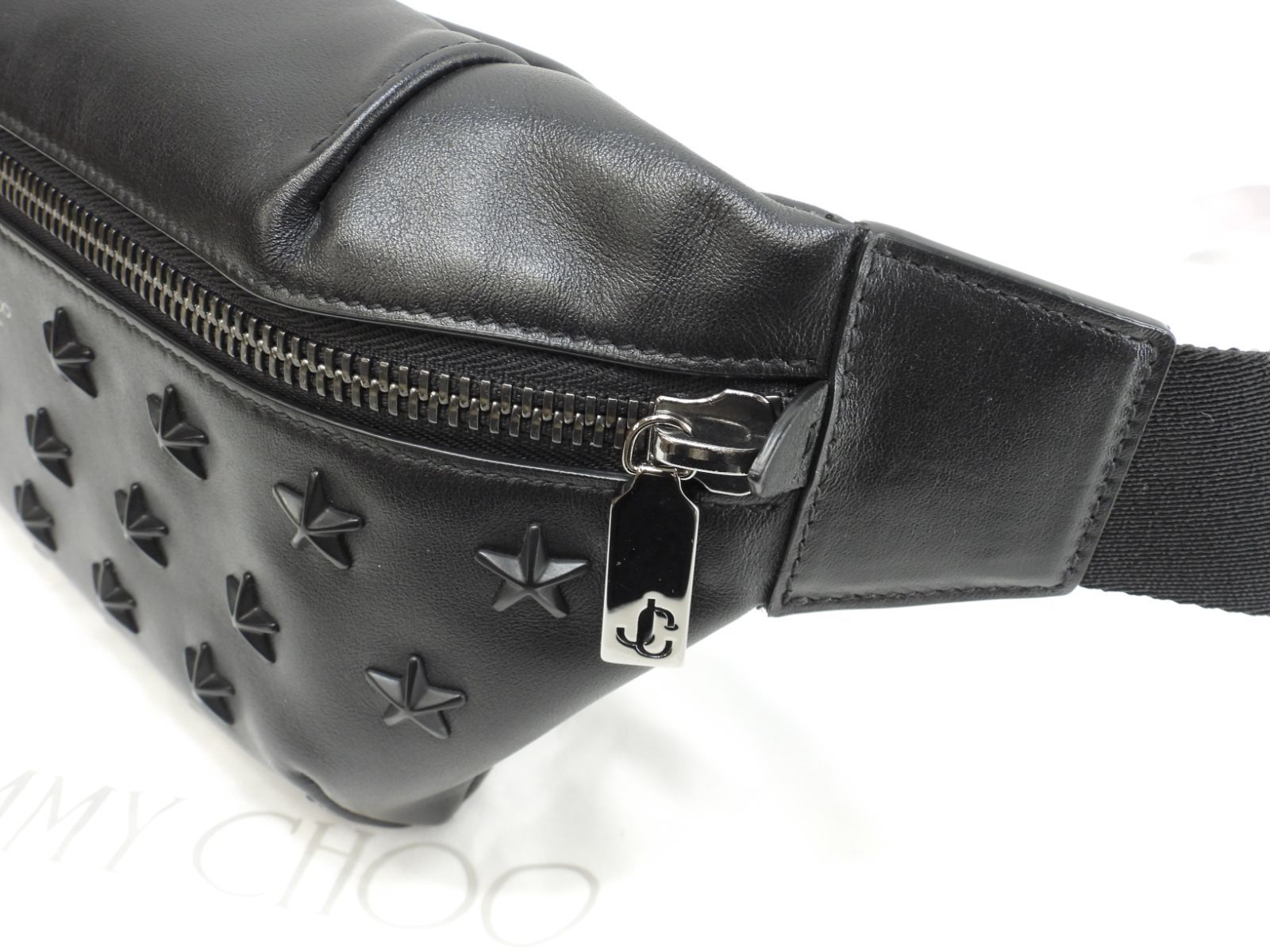 ジミーチュウ フィンズリー 黒星スタッズ レザー黒 ボディバッグ