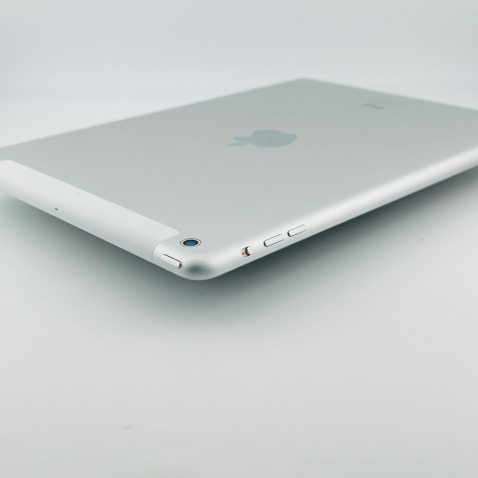 バッテリー良好97% iPad Air 64GB シルバー Wi-Fiモデル 中古 本体