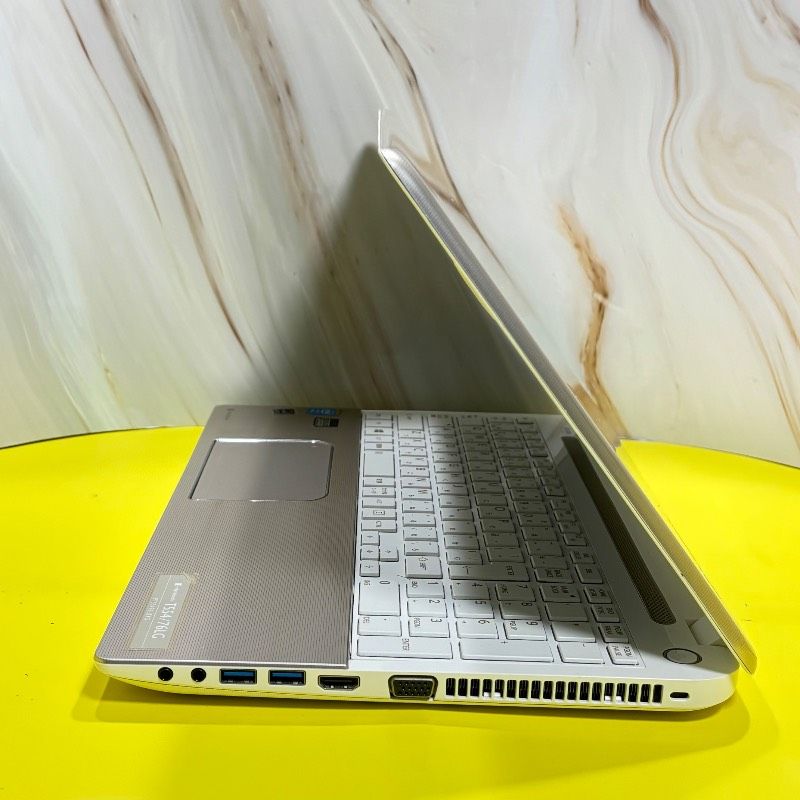 爆速Core i7☆美品☆dynabookノートパソコン☆メモリ8GB 新品SSD