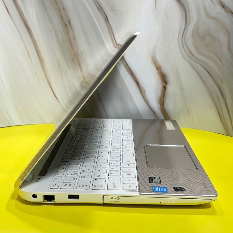 爆速Core i7☆美品☆dynabookノートパソコン☆メモリ8GB 新品SSD