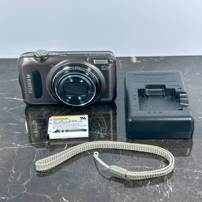 美品】FUJIFILM FinePix T300 ガンメタリック コンパクトデジタル