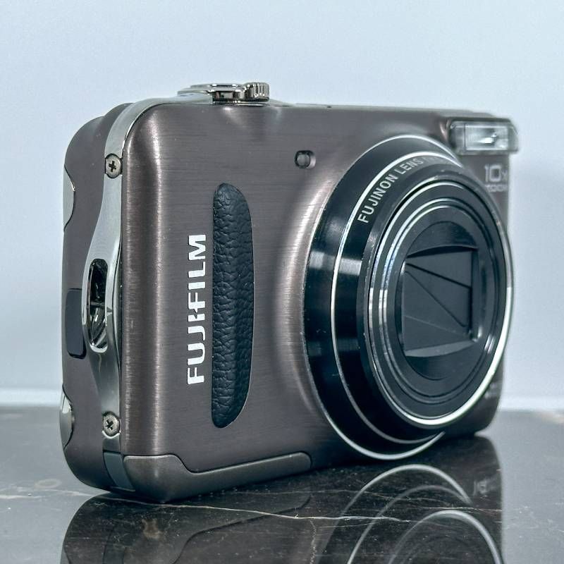 美品】FUJIFILM FinePix T300 ガンメタリック コンパクトデジタル