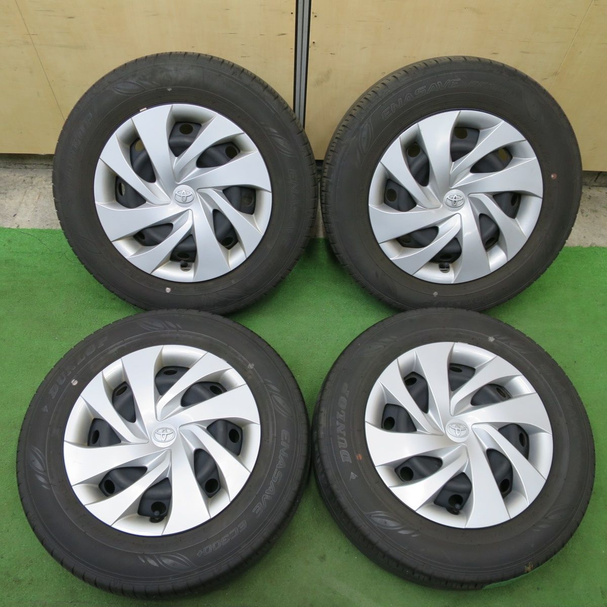 キレイ☆トヨタ ヤリス 純正 スチール 175/70R14 ダンロップ