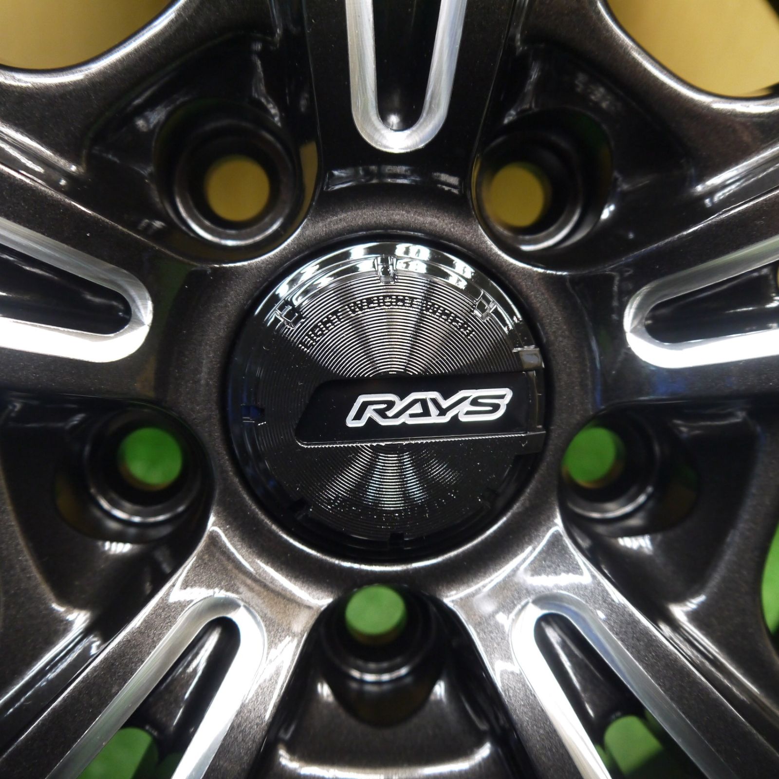 送料無料] 未使用！付属品付き☆RAYS gram LIGHTS 57FXZ 18インチ