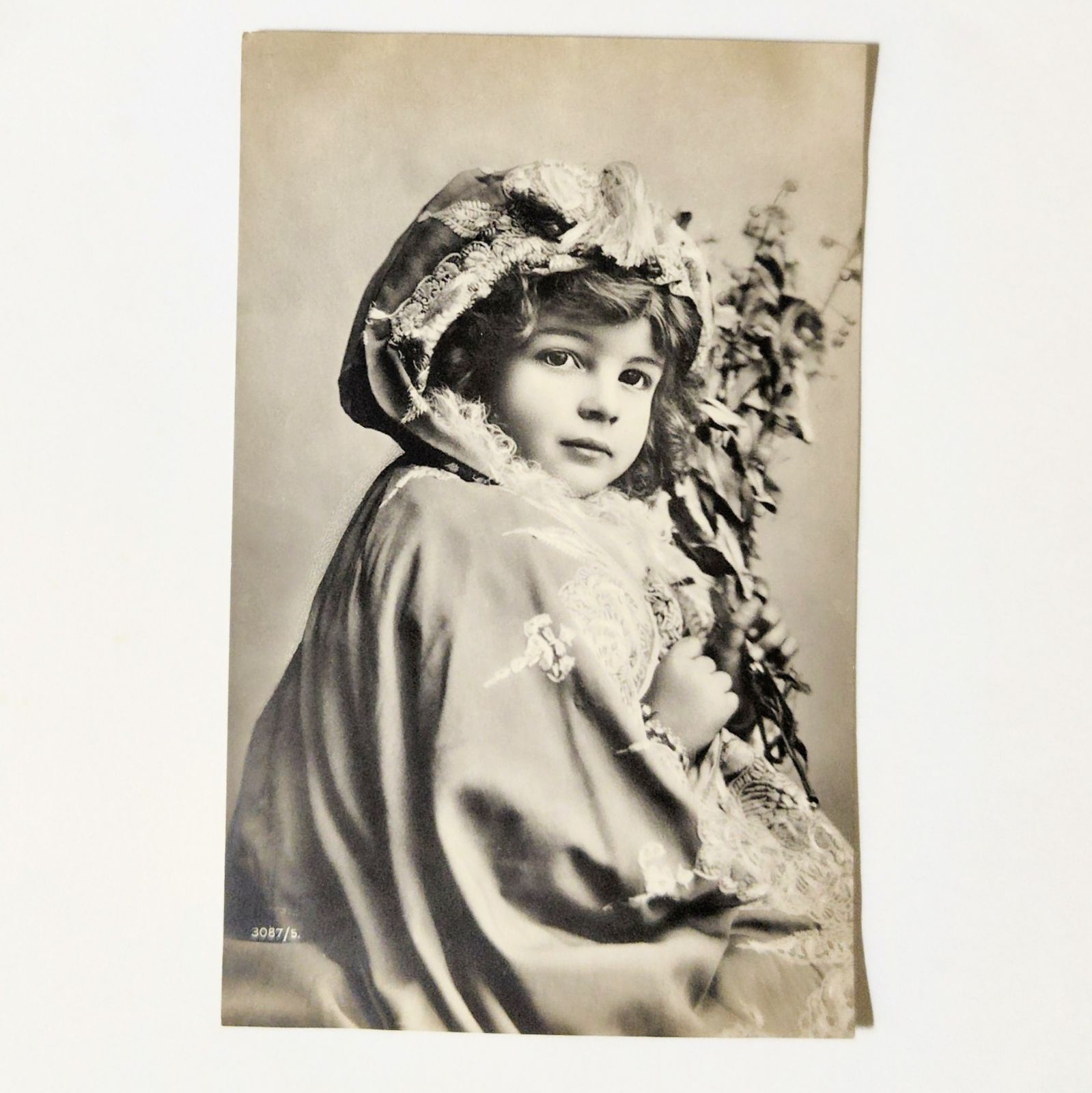 静かな矜持 少女 フランス ヴィンテージ ポストカード アンティーク