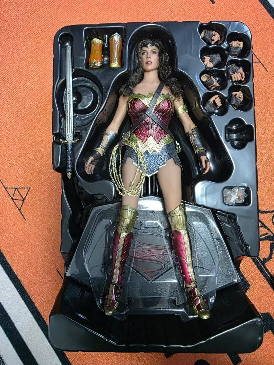 ホットトイズ ワンダーウーマン バットマン vs SUPERMAN バージョン