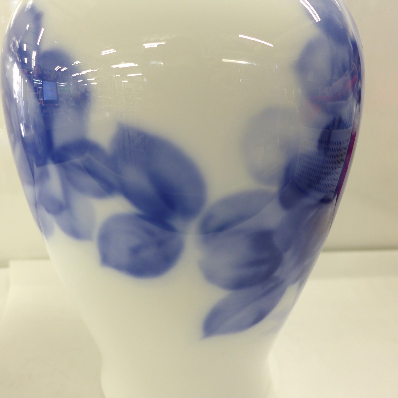 大倉陶園 ブルーローズ 花瓶 公田店 - メルカリ