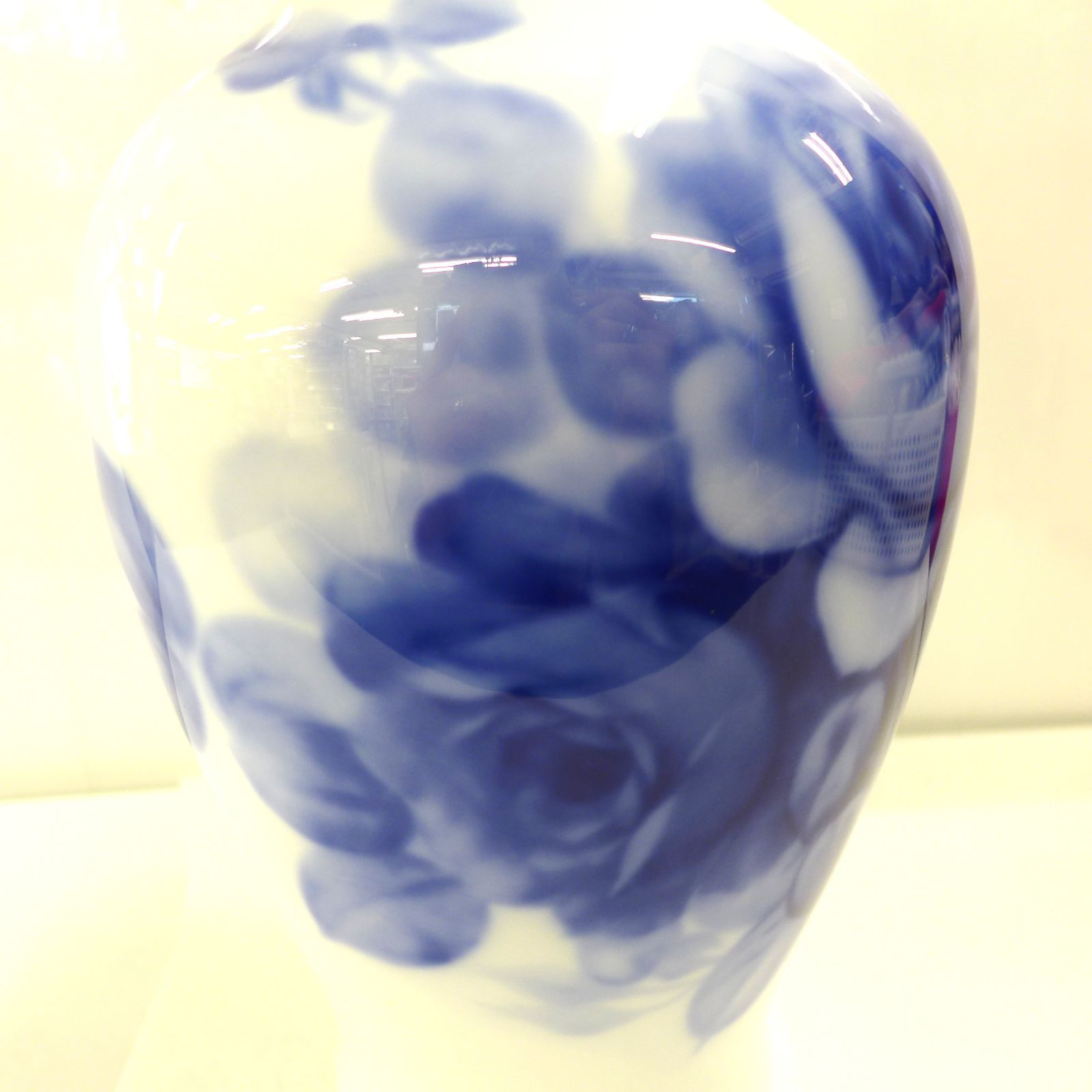 大倉陶園 ブルーローズ 花瓶 公田店 - メルカリ