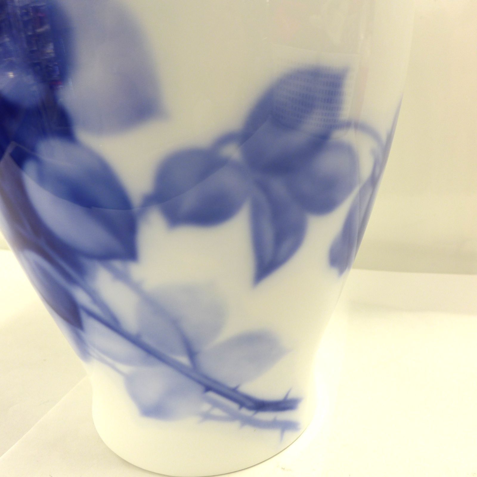 大倉陶園 ブルーローズ 花瓶 公田店 - メルカリ