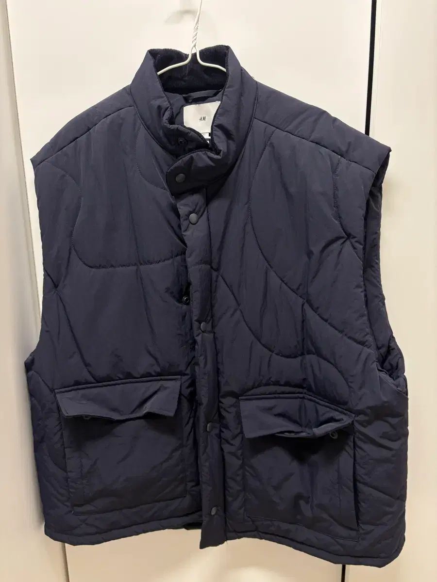 H&M キルティング ダウン ベスト ネイビー - メルカリ