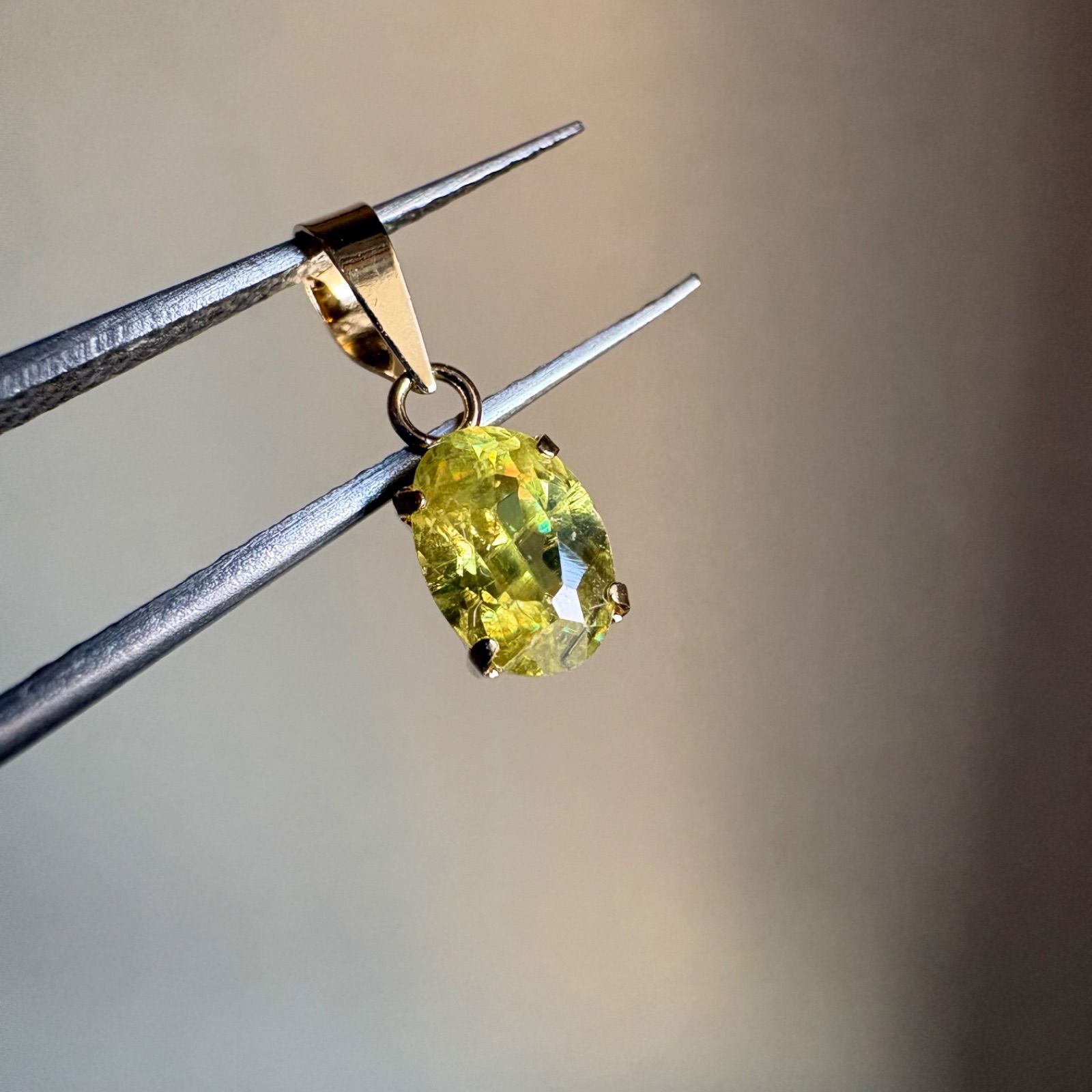 K18 天然石スフェーン oval ペンダントトップ 希少宝石2 - メルカリ