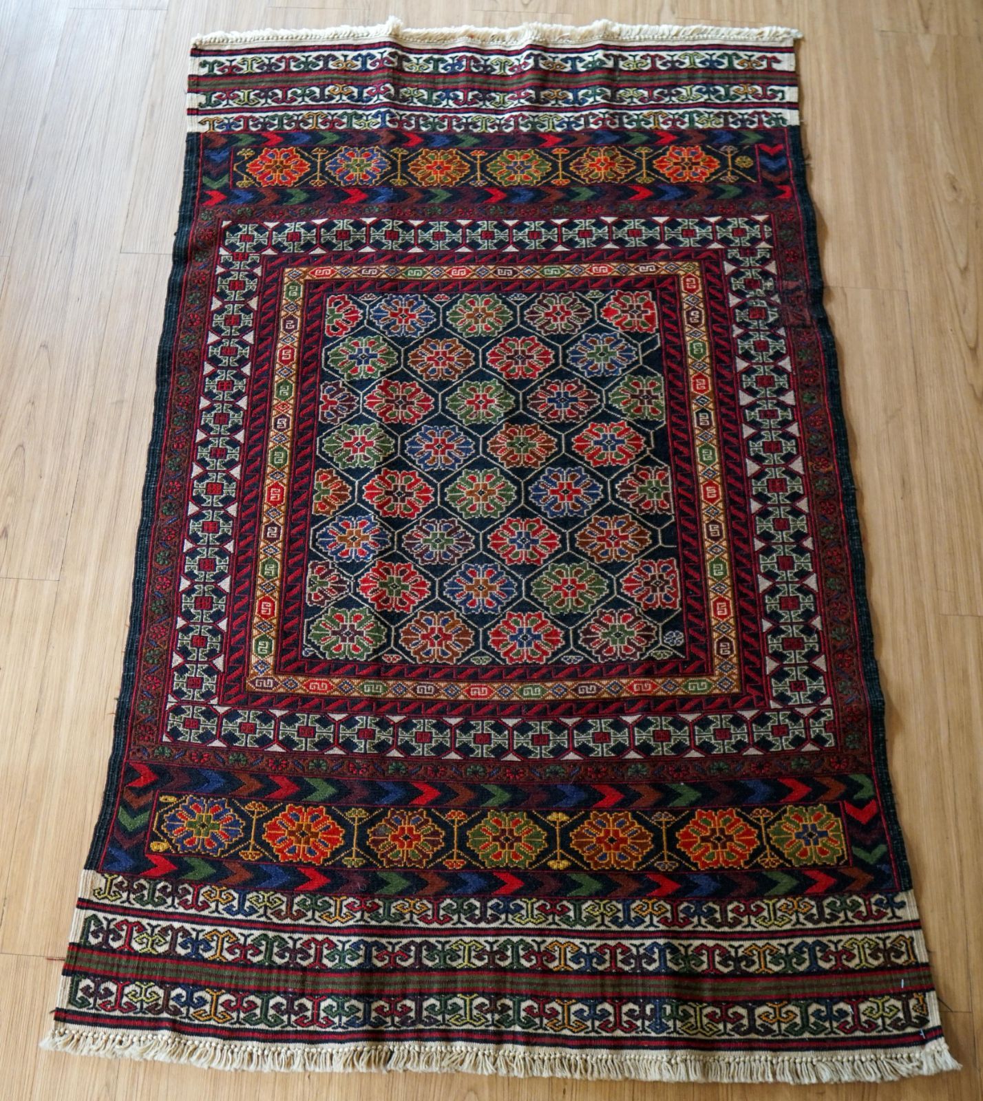 ペルシャ手織りキリム シルジャン産 ソマック織り 138×89cm トライバル