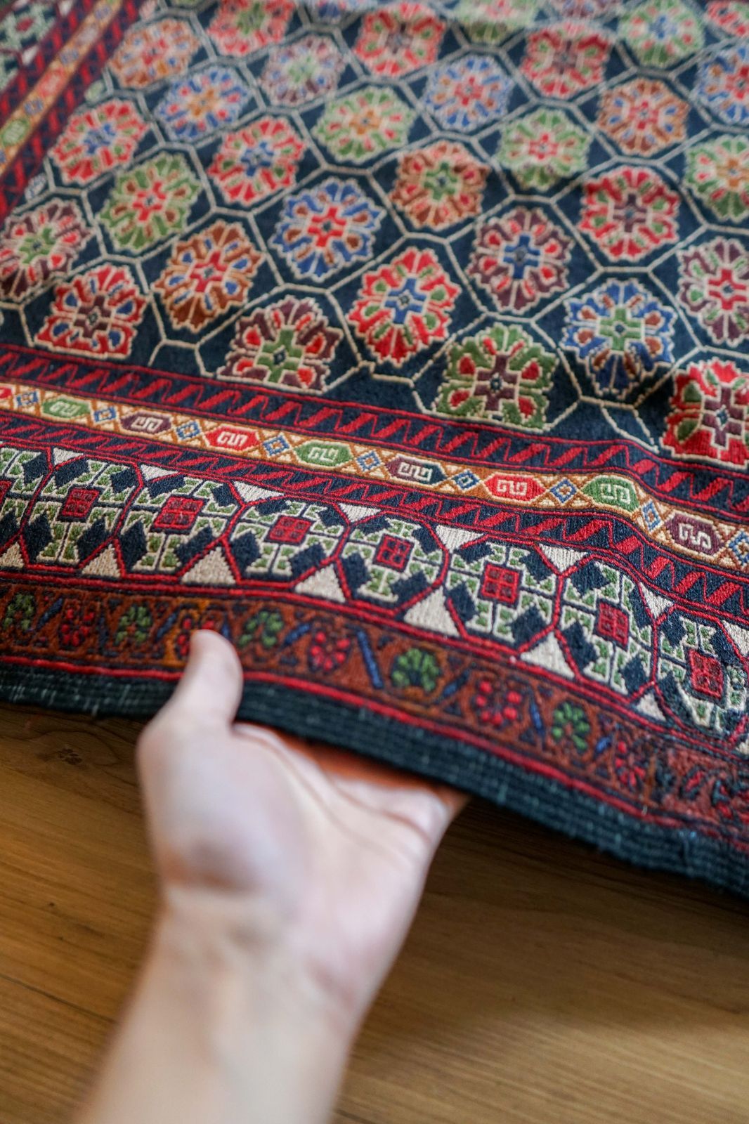 ペルシャ手織りキリム シルジャン産 ソマック織り 138×89cm トライバル