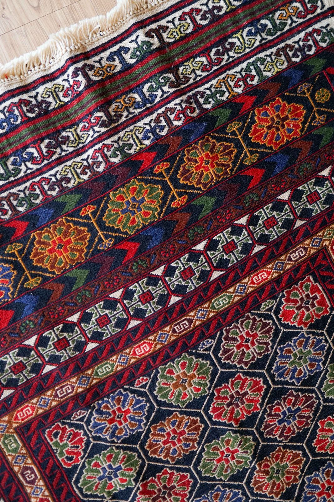 ペルシャ手織りキリム シルジャン産 ソマック織り 138×89cm トライバル