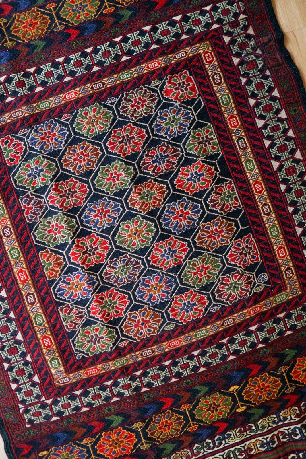 ペルシャ手織りキリム シルジャン産 ソマック織り 138×89cm トライバル